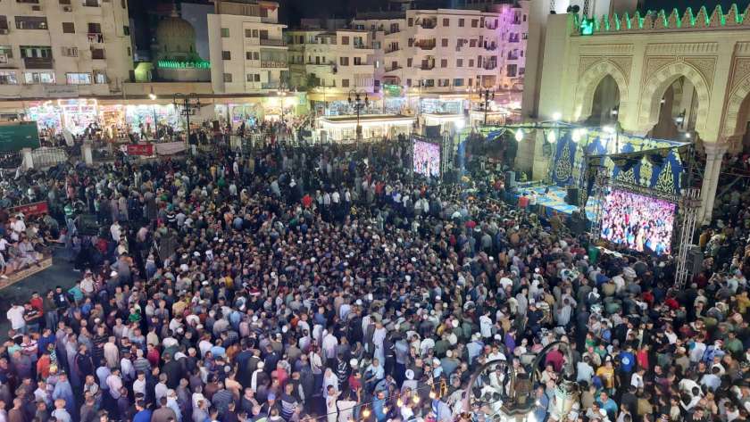الآلاف يشاركون في الليلة الختامية لمولد السيد البدوي بطنطا