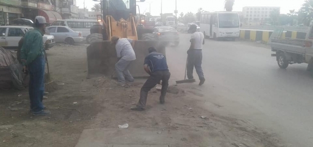 حملة نظافة بمحيط المستشفي العام وقسم الشرطة بالعامرية بالإسكندرية