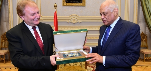 علي عبد العال بصحبة رئيس برلمان المجر
