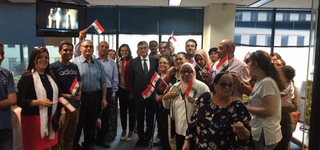 بالصور| إقبال كثيف للمصريين على القنصلية في سيدني للإدلاء بأصواتهم