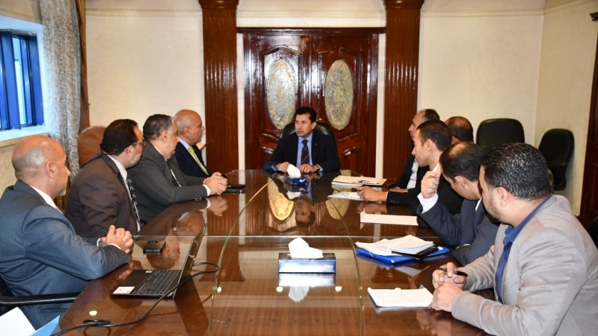 د.أشرف صبحي خلال اجتماعه بمجلس اتحاد الرماية