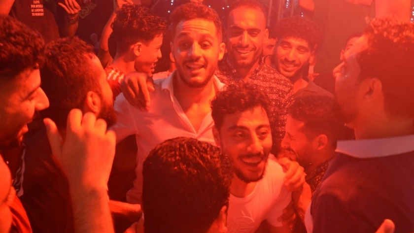 أكرم توفيق والشماريخ ابرز مشاهد حفل زفاف كريم فؤاد بالغربية