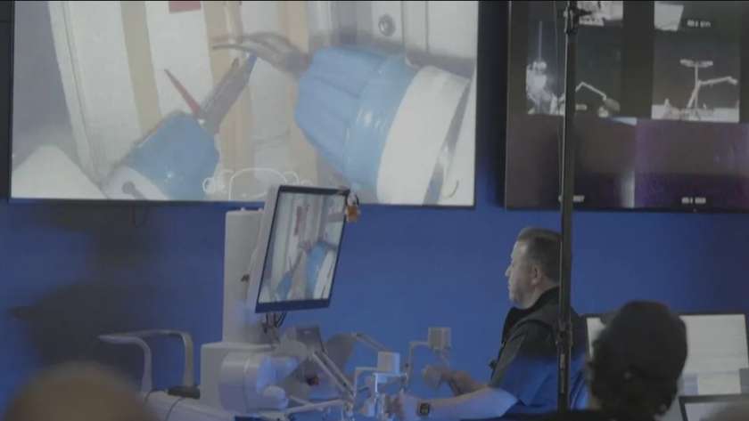 إجراء أول عملية جراحية في الفضاء من خلال روبوت