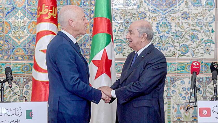 الرئيس الجزائري عبد المجيد تبون ونظيره التونسي قيس سعيد