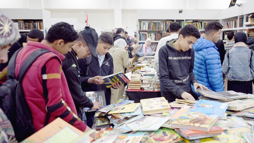 زوار معرض القاهرة للكتاب