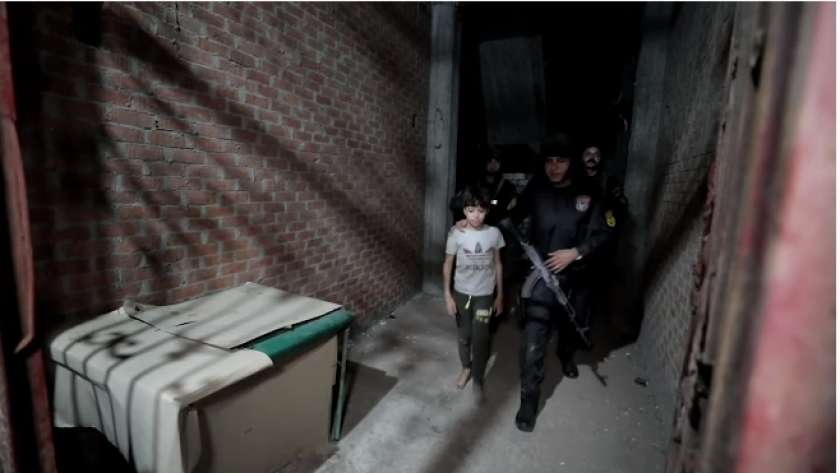 صورة لقوات الشرطة عقب تحرير الطفل