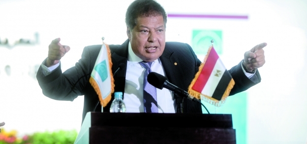 العالم المصري الراحل أحمد زويل