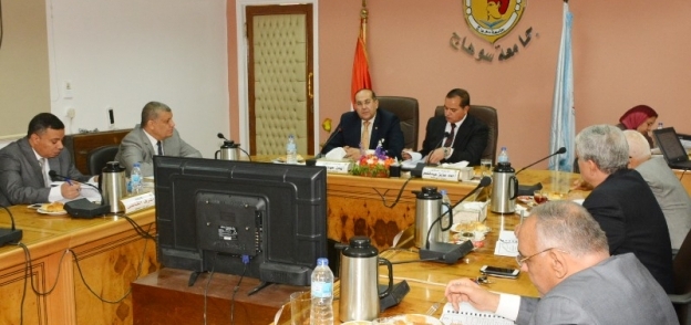 محافظ سوهاج يشهد اجتماع مجلس الجامعة