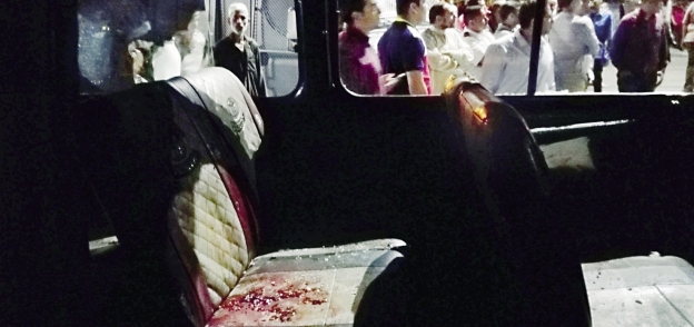 آثار الدماء داخل سيارة شهداء الشرطة «أ.ف.ب»