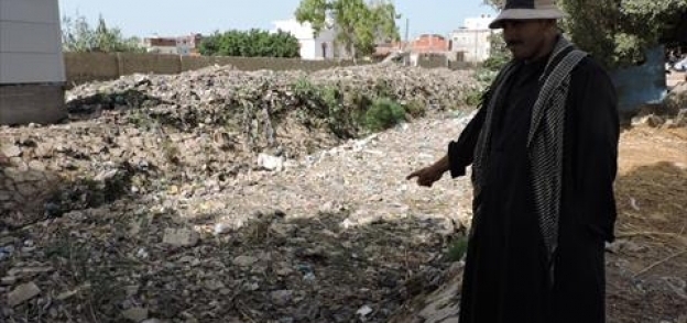 القمامة والمخلفات والحيوانات النافقة تمنع مرور المياه من ترعة «مباشر الناصرى»