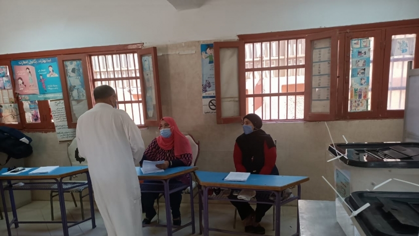 إقبال شبابي ونسائي على التصويت في أول أيام الانتخابات بالفيوم