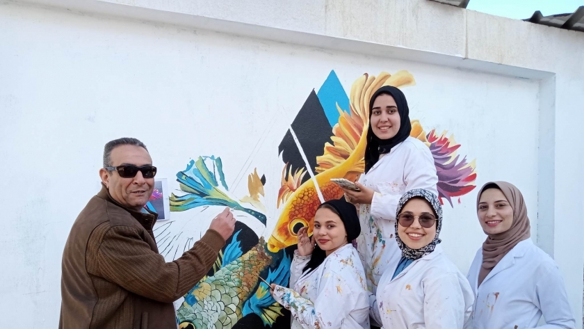 طلاب نوعية كفر الشيخ يحولون أسوار المدارس للوحة فنية