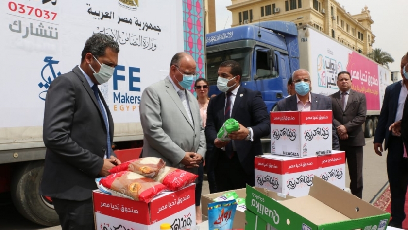 محافظ القاهرة يستقبل قافلة غذائية ضمن حملة أبواب الخير لتوزيعها على المستحقين