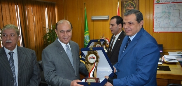 وزير القوى العاملة مع مهاب مميش