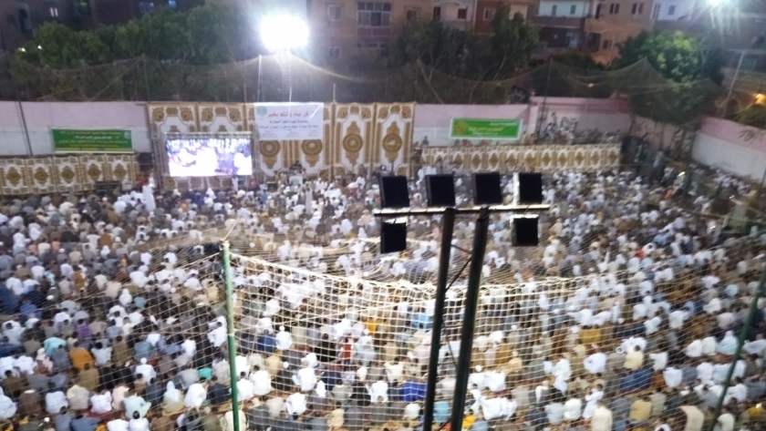 عشرات الآلاف أدوا صلاة العيد بمراكز الشباب
