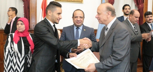 محافظة القاهرة تكرم برلمان الشباب