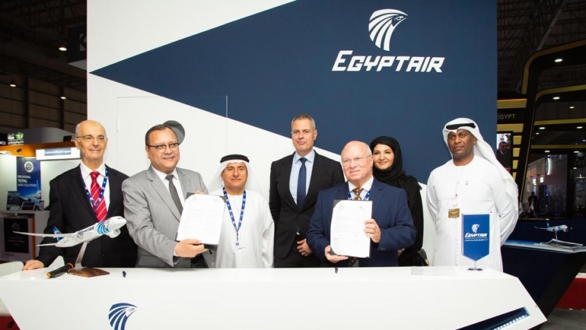 مصر للطيران توقع عقود جديدة بمعرض دبي