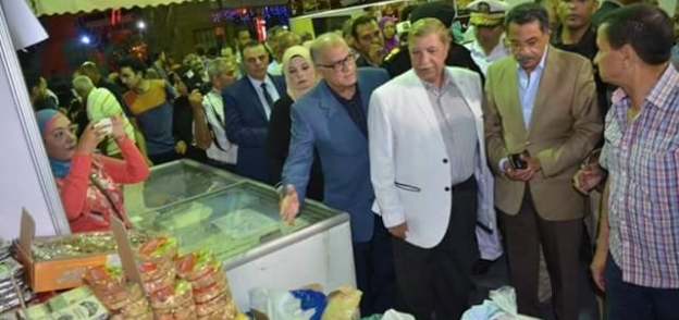 محافظ الإسماعيلية يفتتح معرض أهلا رمضان للسلع الغذائية بمشاركة 150 عارض.