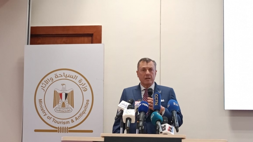 أحمد عيسي وزير السياحة والآثار