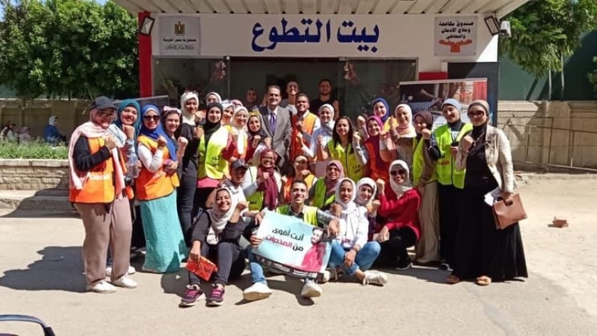 مقر صندوق مكافحة الإدمان بجامعة القاهرة  يستقبل الطلاب لتوعيتهم بأضرار تعاطى المخدرات