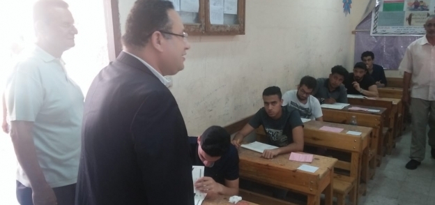 محافظ الإسكندرية يتفقد لجان الثانوية العامة بمدرسة صفية زغلول