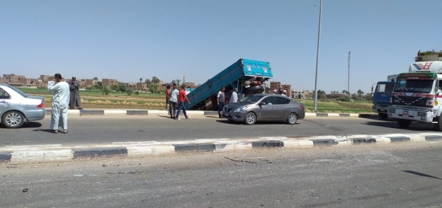 مصرع شخصين واصابة 3 في حادثي سير بسوهاج