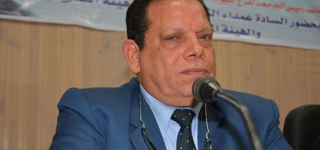 الدكتور صلاح محمود مناع - عميد كلية اللغة العربية بجامعة الأزهر فرع أسيوط