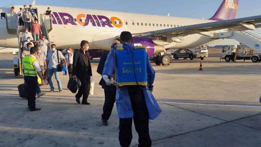 مطار مرسى علم الدولي يستقبل 175 مصري عائدين من الخرطوم