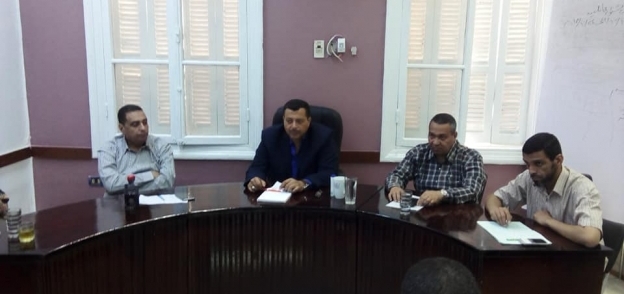 رئيس "نجع حمادي" يشدد على تنفيذ المشروعات الاستثمارية في موعدها