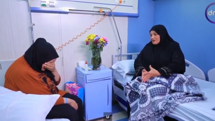 والدة دانا أبو الكاشف محاربة سرطان من غزة تتلقى العلاج بمصر