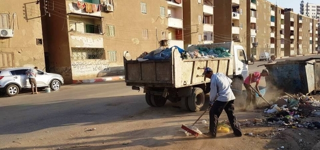 حملة نظافة مكبرة بمدينة أخميم في سوهاج