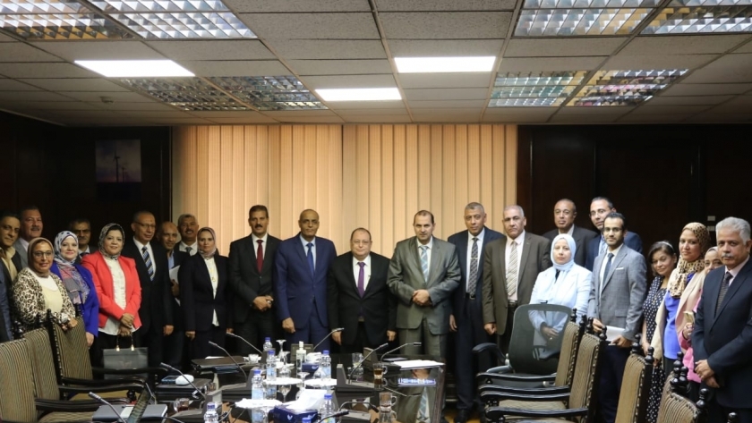 المهندس أسامة عسران نائب وزير الكهرباء مع مجلس ادارة توزيع كهرباء الاسكندرية