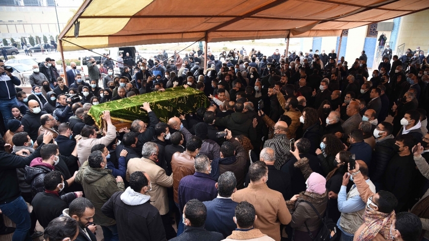 جنازة مهيبة لـ ياسر رزق بمسجد المشير.. وزراء وصحفيون وسياسيون يتقدمون المشيعين