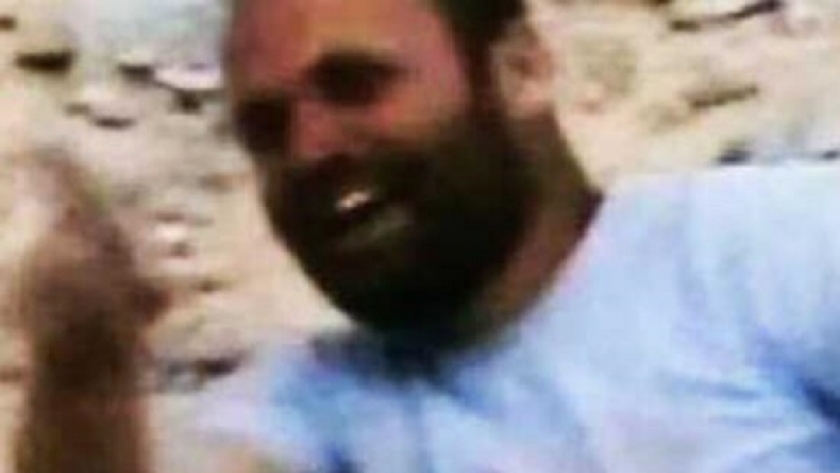 الإرهابي هشام عشماوي الذي يجسد شخصيته الفنان أحمد العوض في مسلسل الاختيار
