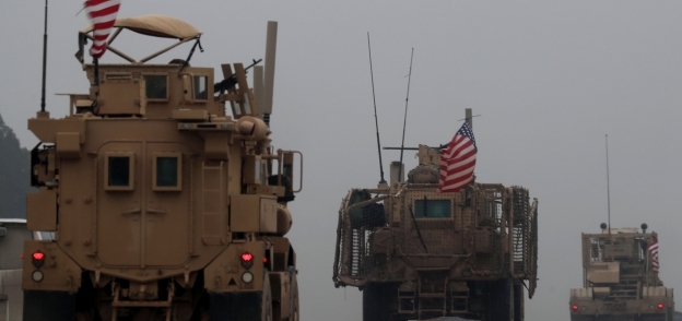آليات عسكرية أمريكية أثناء انسحابها من سوريا
