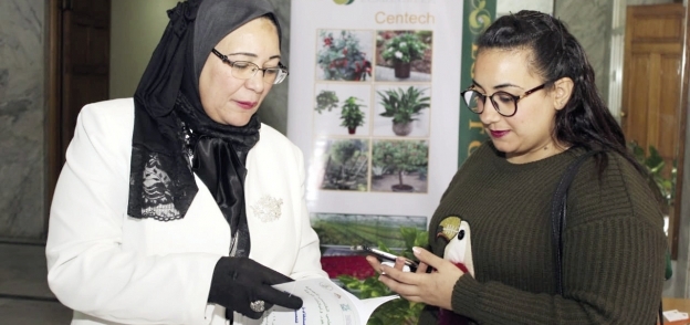 الدكتورة بشرة عبدالله السيد، رئيس الجمعية العلمية للزهور ونباتات الزينة