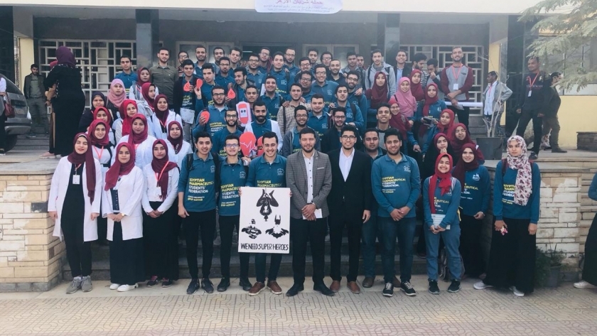 المشاركون في حملة التبرع بالدم بجامعة الأزهر