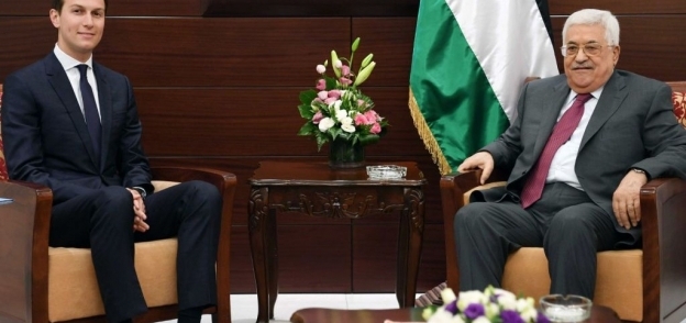 الرئيس الفلسطيني محمود عباس، ومستشار الرئيس الأمريكي جاريد كوشنر في رام الله