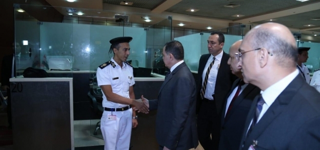 بالصور| وزير الداخلية يتفقد الإجراءات الأمنية بمطار شرم الشيخ الدولي