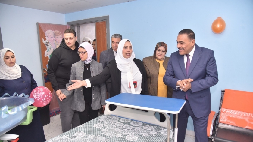 اللواء خالد شعيب محافظ مطروح خلال افتتاح القسم الإقتصادي بمستشفى النسا والولادة