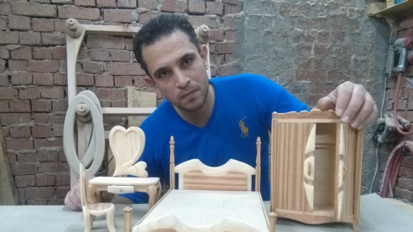 محمد غنيم وصناعة الأثاث والمجسمات