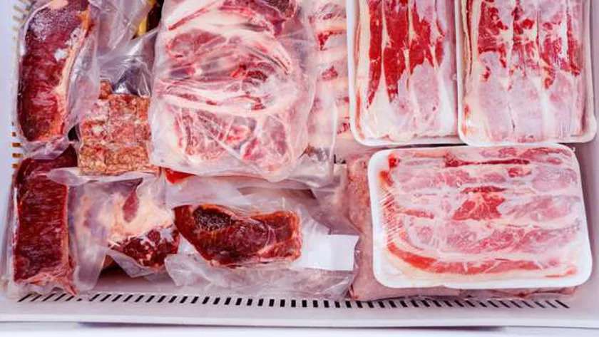 اللحوم المجمدة في المجمعات الاستهلاكية
