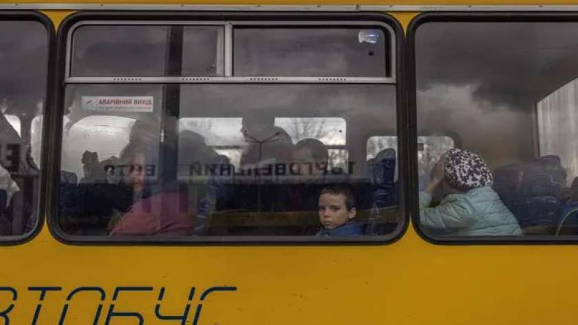 حافلة تقل سكان من ماريوبول المحاصرة