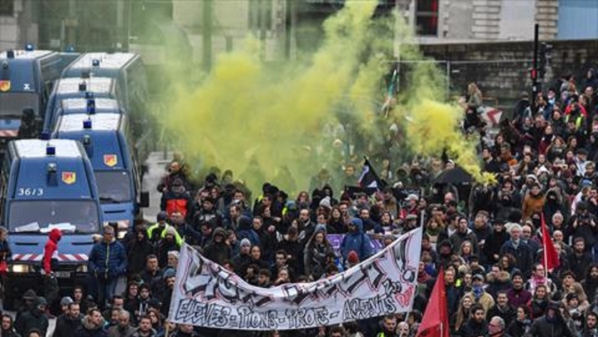 مظاهرات فرنسا ضد نظام التقاعد