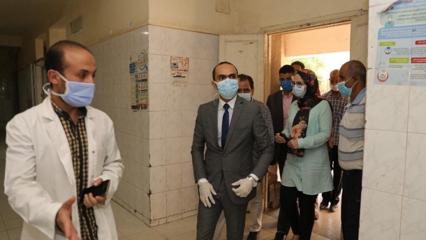نائب محافظ سوهاج يتفقد مستشفى جهينة المركزي