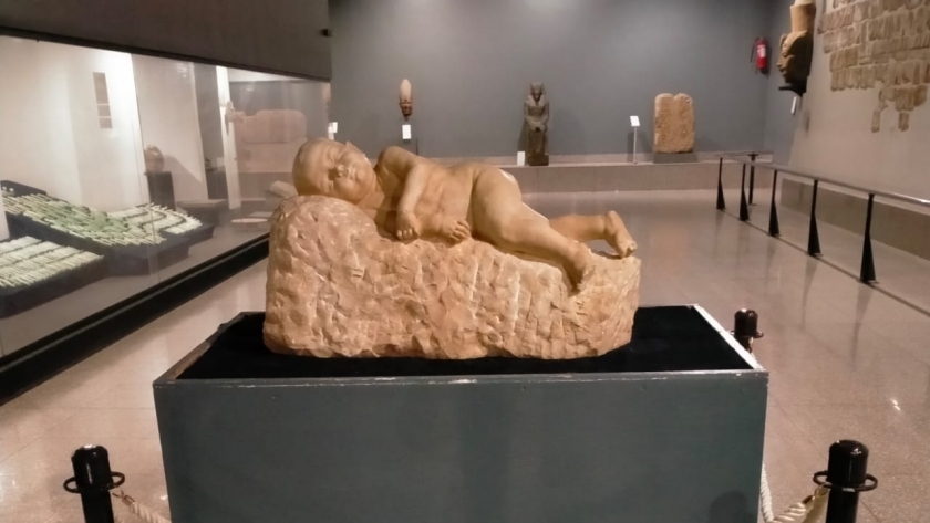 متحف الأقصر يعرض تمثالا من الحجر المرمر للإحتفال بعيد الأم