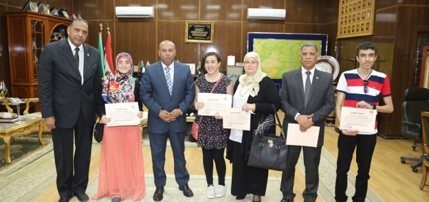 عبد الباسط يكرم الفائزين بمسابقة تحدي القراءة العربي