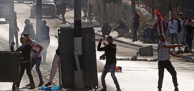 فلسطينيون يشتبكون مع قوات الاحتلال الإسرائيلية فى «بيت لحم»