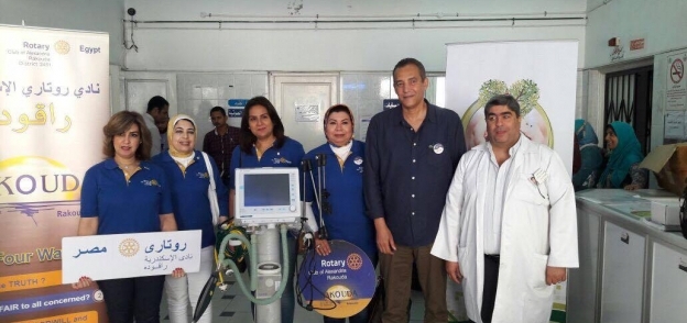 نادى روتارى الاسكندرية يهدى مستشفى الصدر جهاز للتنفس الصناعى