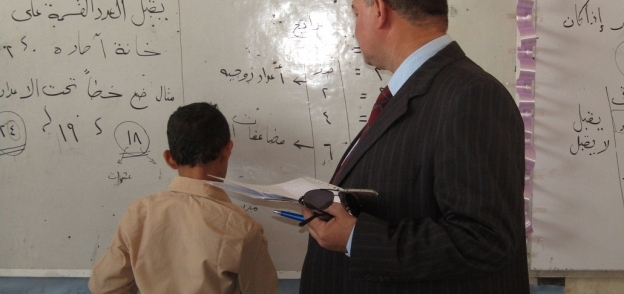 بالصور| وكيل "تعليم الفيوم" يشيد بمستوى التلاميذ بمدرسة "أبو شنب"